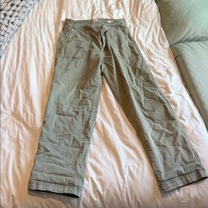 GAP Women's Cropped Pants in Olive